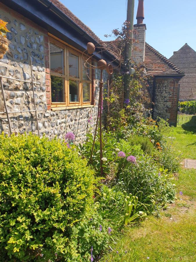 Delightful Cottage On The River Adur Close To Brighton & The Downs No Dogs Sorry Upper Beeding Esterno foto