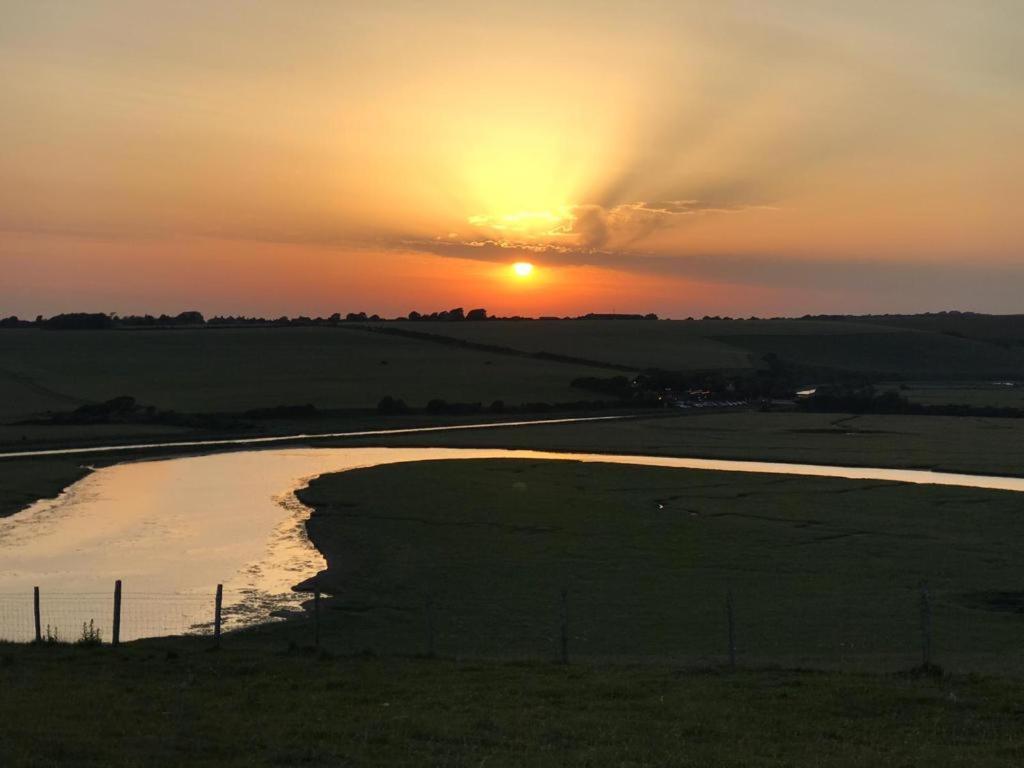 Delightful Cottage On The River Adur Close To Brighton & The Downs No Dogs Sorry Upper Beeding Esterno foto